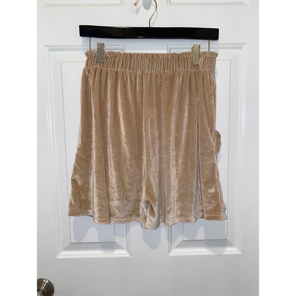 Vada Winter Shorts Velour Shimmer Cream Elastic Waist Pockets Size Small - Picture 2 of 4
